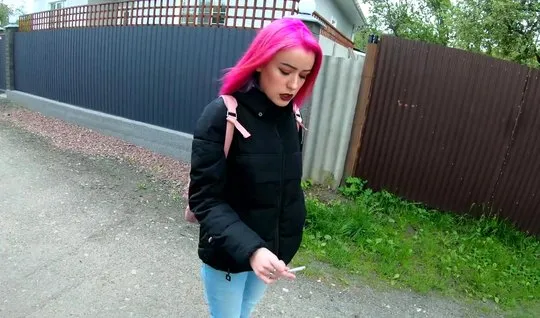 Русская девушка с красными волосами наслаждается домашним порно